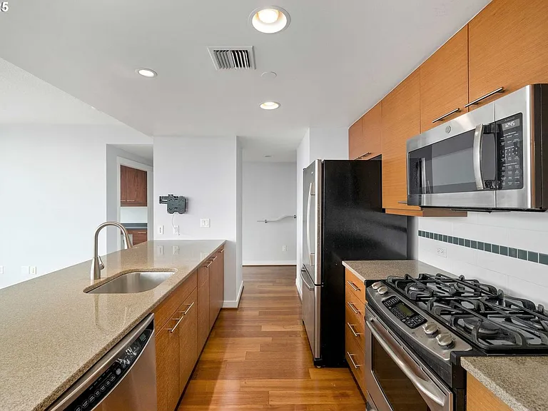 1500 SW 11th Ave #2401 — Photo 4