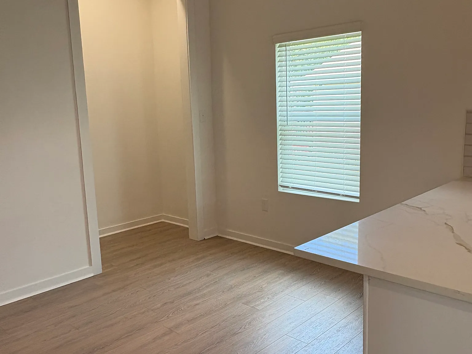 3 bed, 1.5 bath, 1600 sqft, $2,100 — Photo 4