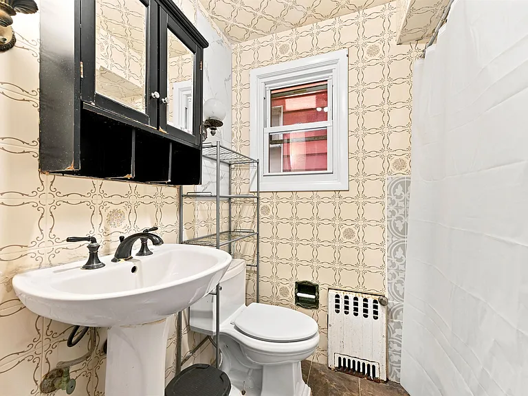 129 W 28th St #1 — Photo 19