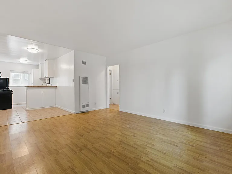 5804 Whitsett Ave #2 — Photo 4