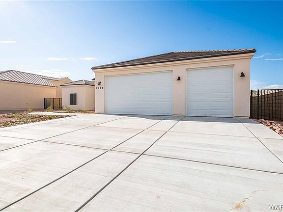 3rd image of 2112 E Desert Greens Dr