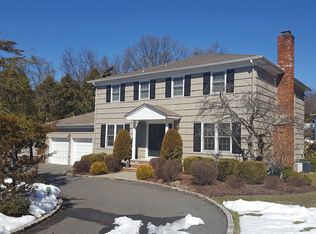9 Tamarack Dr, Livingston, NJ 07039