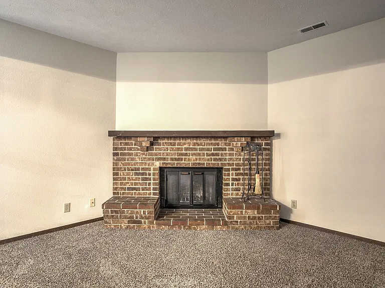 1025 E St — Photo 9