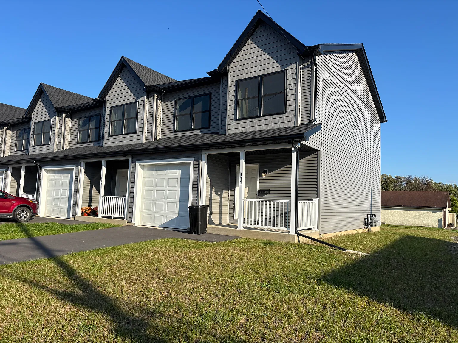 3 bed, 2.5 bath, 1500 sqft, $2,300 — Photo 1