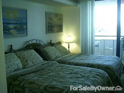 Master Bedroom : Beautiful master bedroom suite has glass slider out to covered balcony