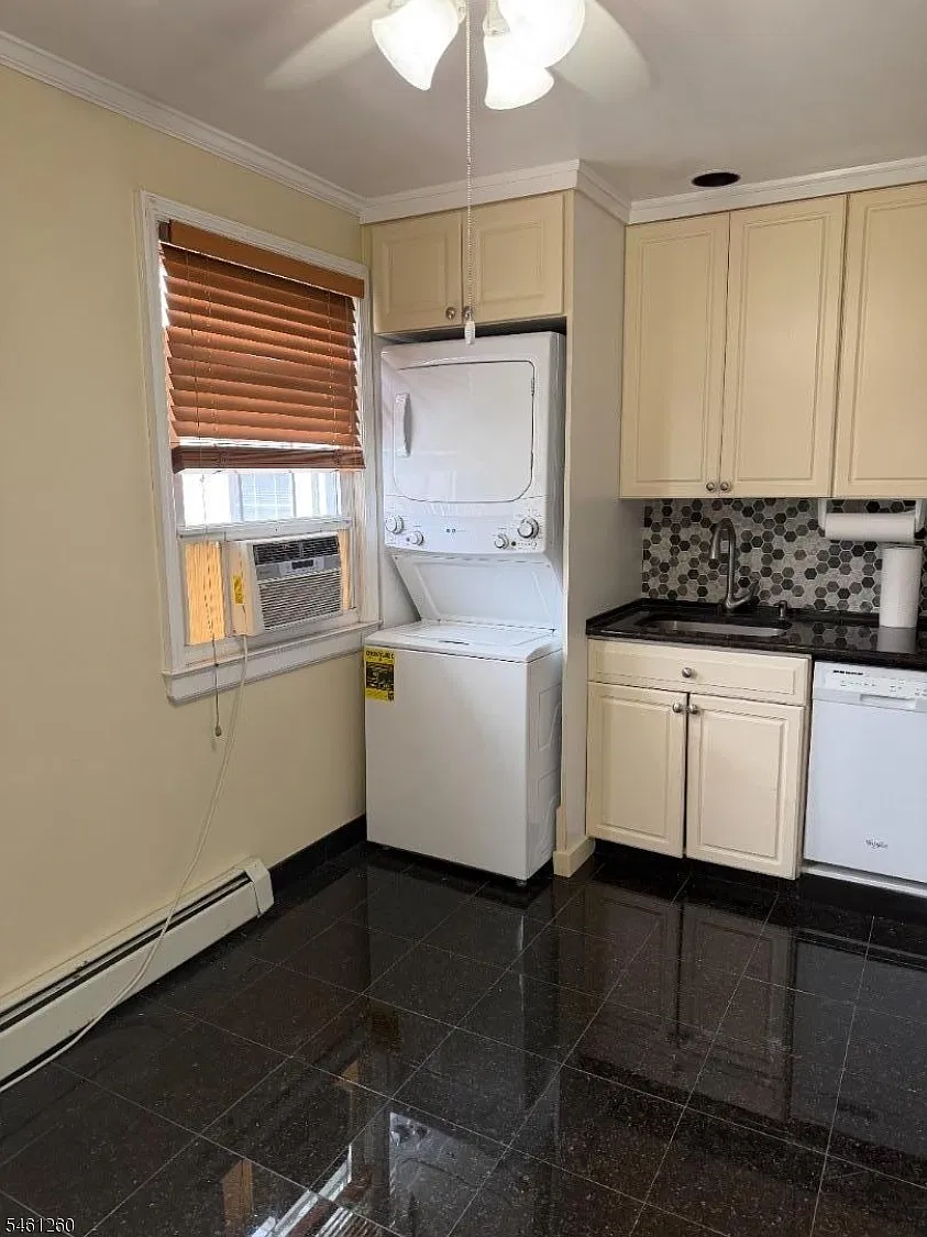 2 bed, 600 sqft, $2,500 — Photo 1