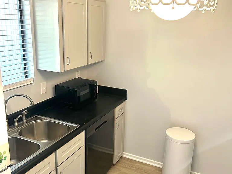 Kitchen to the Left