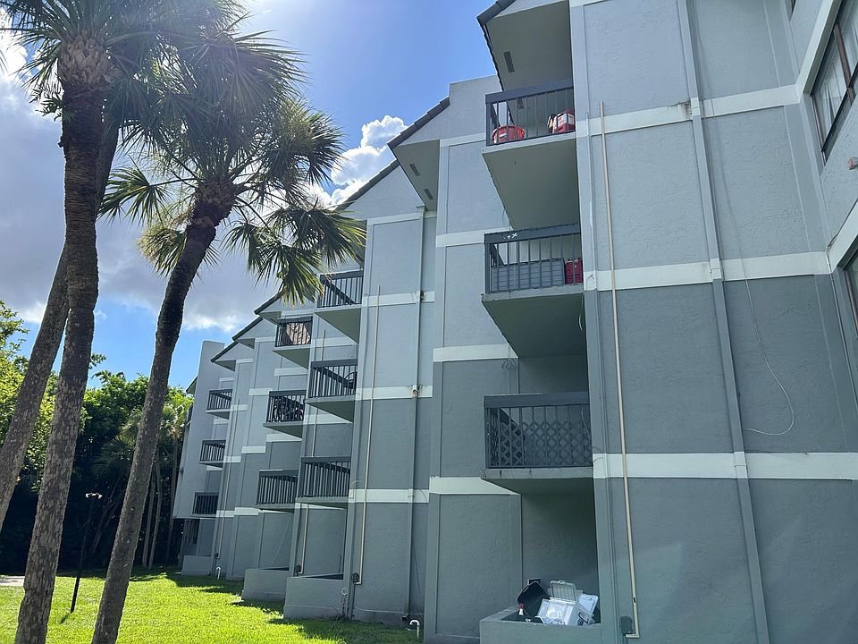1st image of 1900 N Congress Ave APT 305