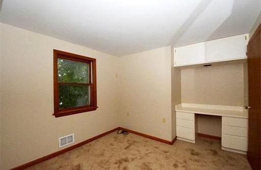 5th image of 76 Auburn St