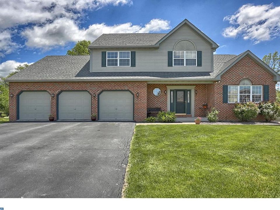 1st image of 40 Brookfield Dr