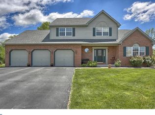 40 Brookfield Dr, Fleetwood, PA 19522