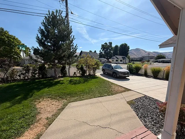 3 bed, 1064 sqft, $2,400 — Photo 2