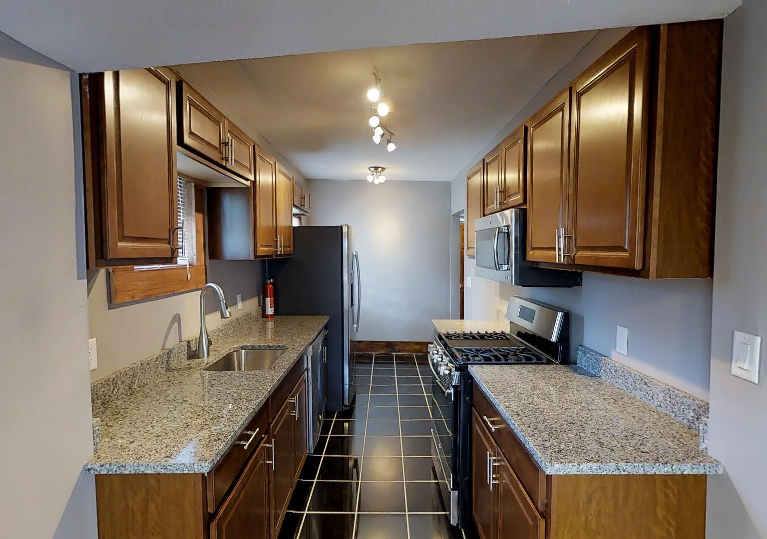 3 bed, $2,175 — Photo 4
