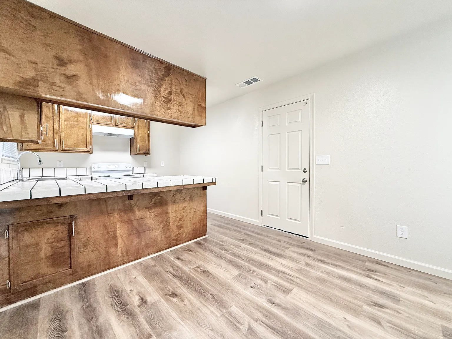 3 bed, 1200 sqft, $1,995 — Photo 4