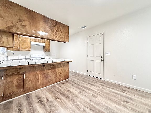 5th image of 917 Whitemarsh Way