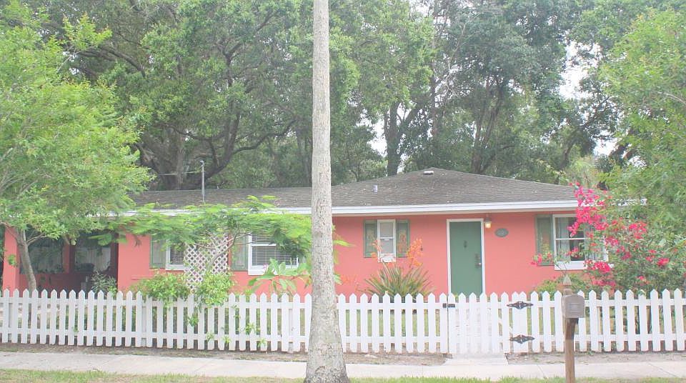 Single Family Home in Gillespie Park