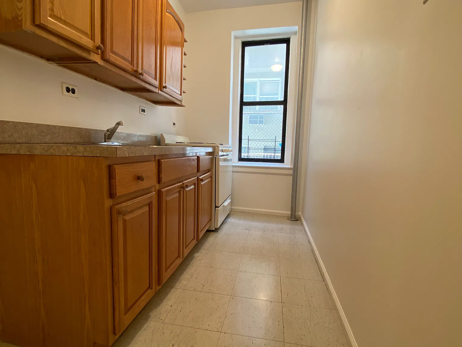 1 bed, 750 sqft, $2,165 — Photo 2