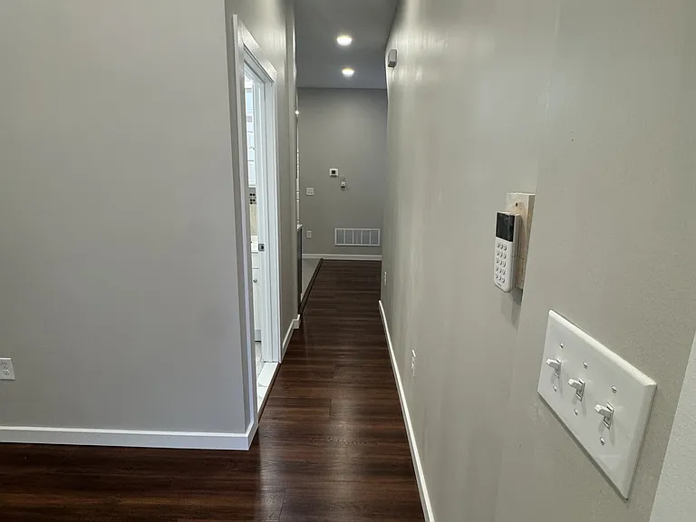 1933 W Huntingdon St #2 — Photo 15