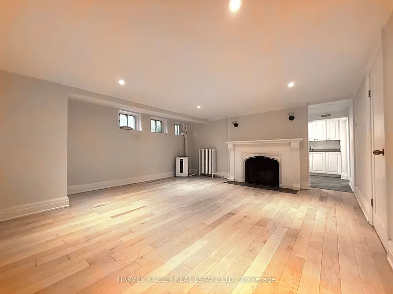 42 Glencairn Ave #BASEMENT — Photo 2