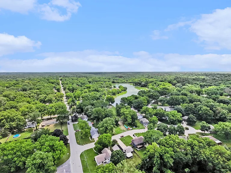 6704 Lakeshore Dr — Photo 25