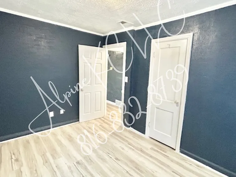 8013 Wabash Ave — Photo 11