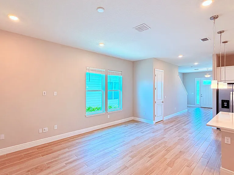 6495 Cyrils Dr — Photo 7