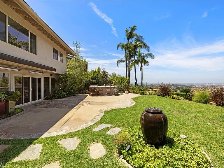 26 Mission Bay Dr — Photo 2