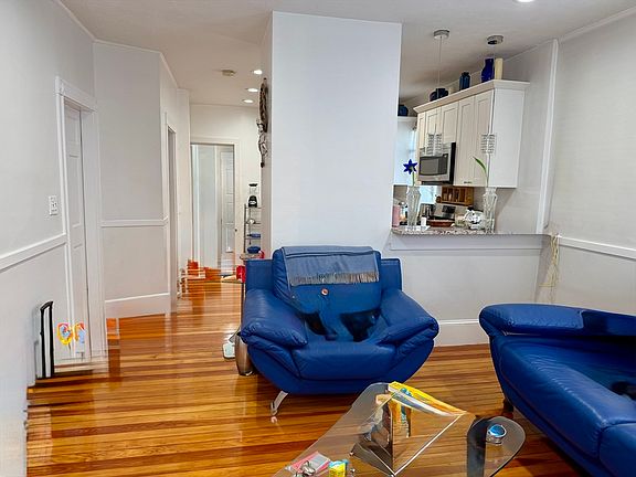 3rd image of 23 Goethe St #1