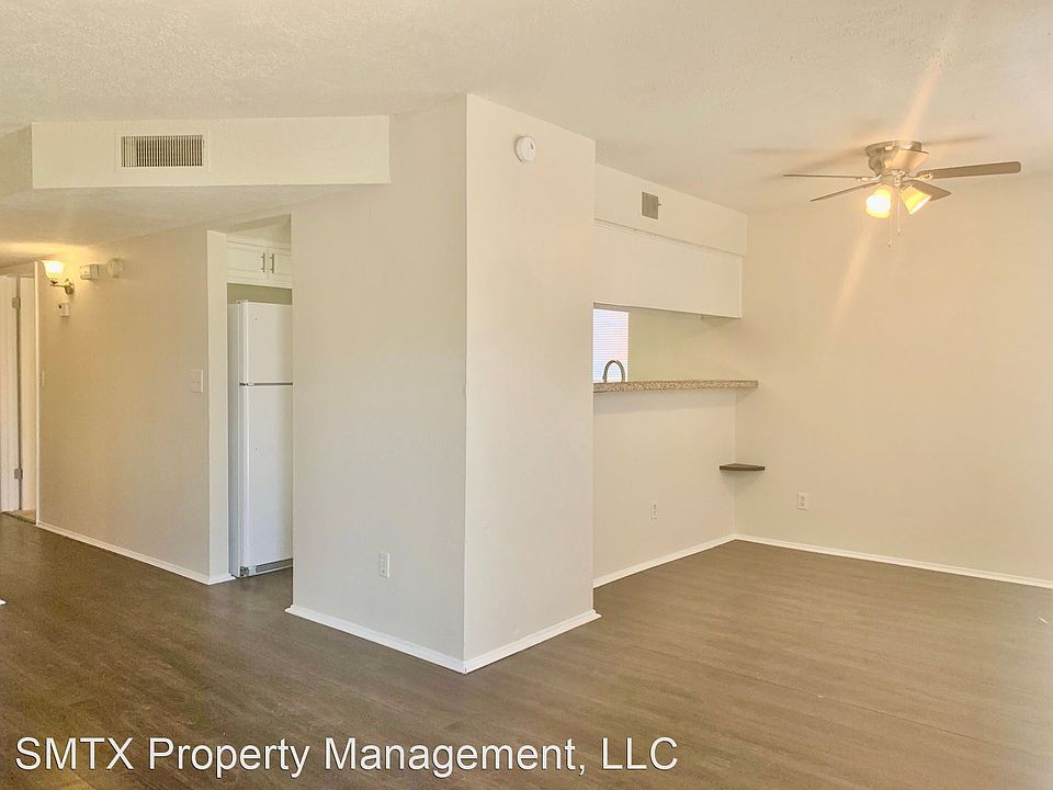 1st image of 133 Coers Dr APT 2