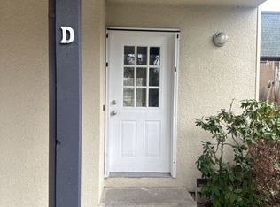 2039 Campus Dr APT D, Medford, OR 97504