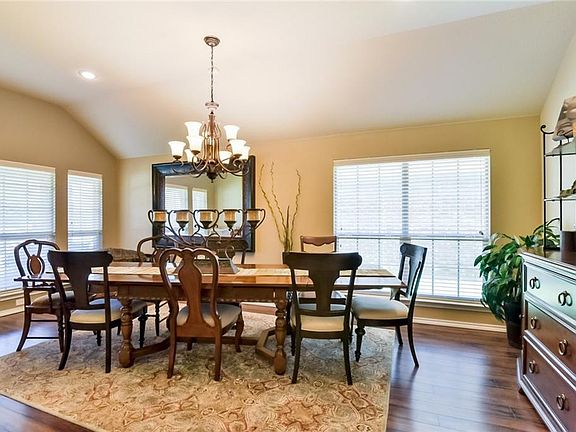 3rd image of 6909 Muirfield Dr