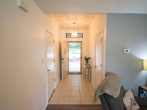 5th image of 1527 Clover Ln