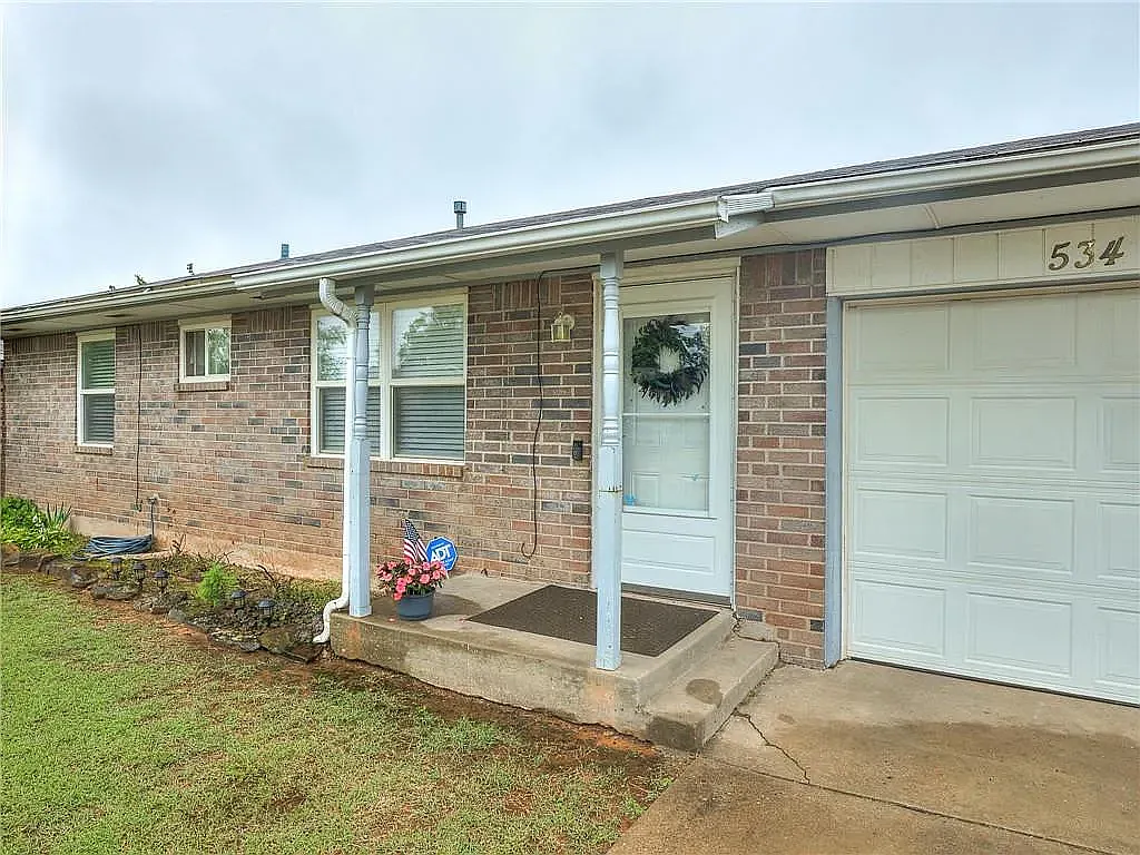 3 bed, 952 sqft, $1,400 — Photo 2