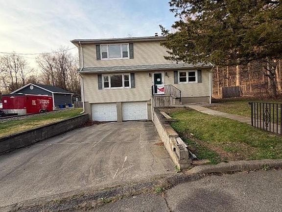 2nd image of 28 Carr St