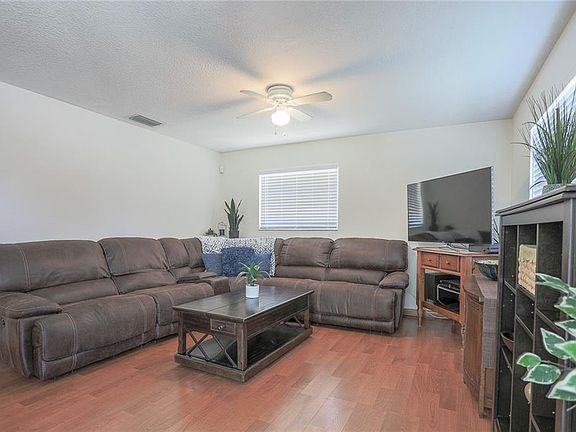 4th image of 1015 S Tuttle Ave