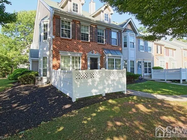361 Hadleigh Ln, North Brunswick, NJ 08902