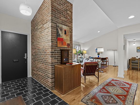 5th image of 156 Glen Cir