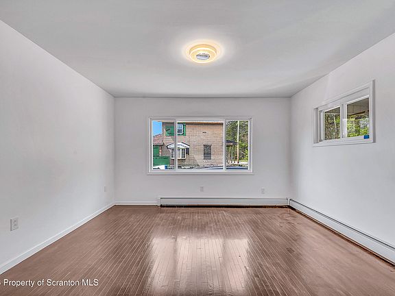 5th image of 156 Canaan St
