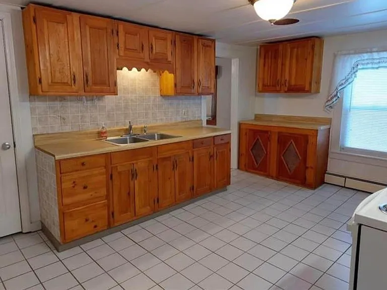 24 Cottage St #B — Photo 4