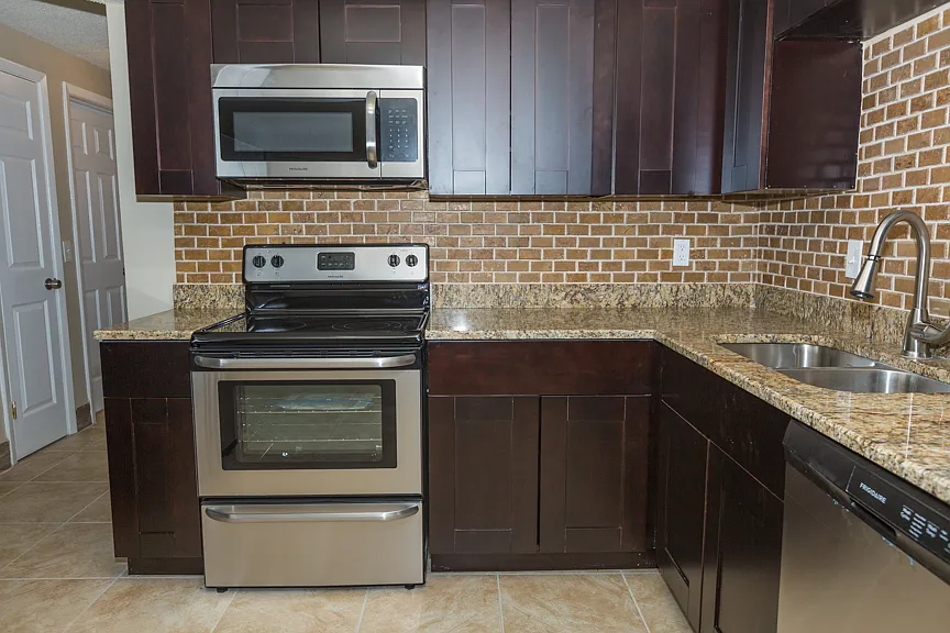 3 bed, 1240 sqft, $1,575 — Photo 4