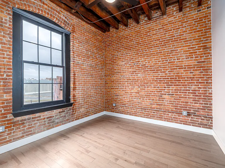 Hotel Street Apartments — Photo 25