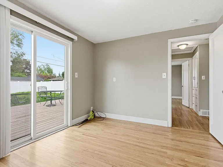 1017 E 40th Ave — Photo 7