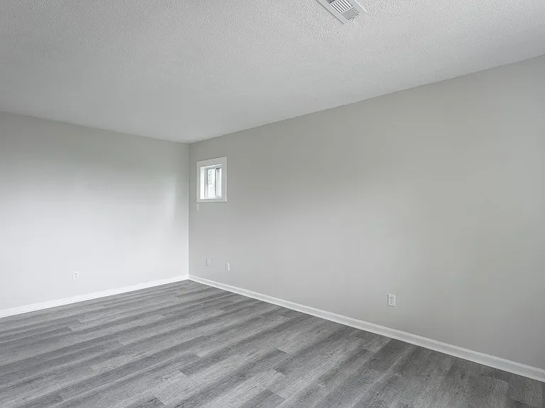 833 Sylvan Dr — Photo 6