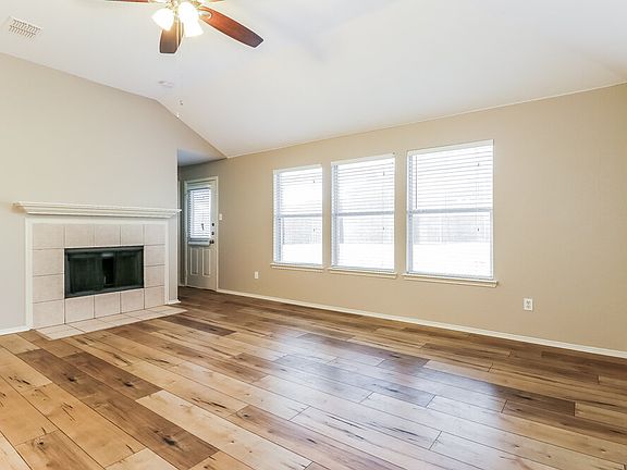 2nd image of 1082 Magnolia Ln
