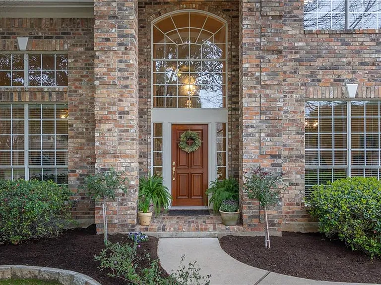 14828 Irondale Dr — Photo 2