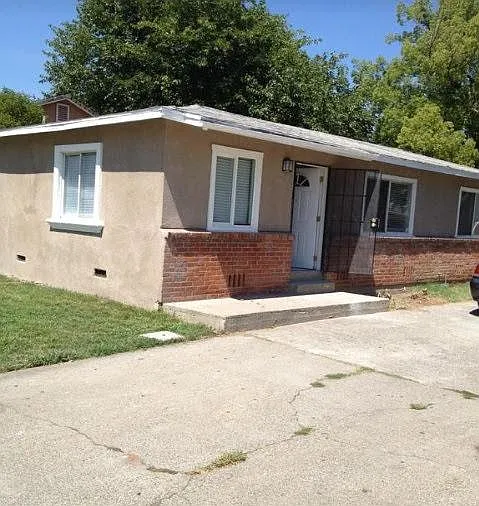 4549 10th Ave photo 1