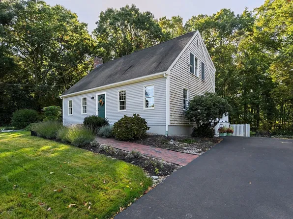 2 Brookside Dr, Bridgewater, MA 02324