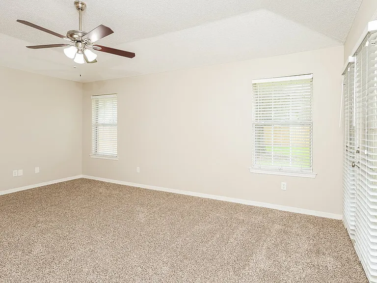 3209 Silverado Cir — Photo 8