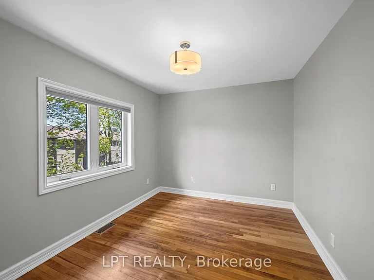 126 Blackburn Ave — Photo 25