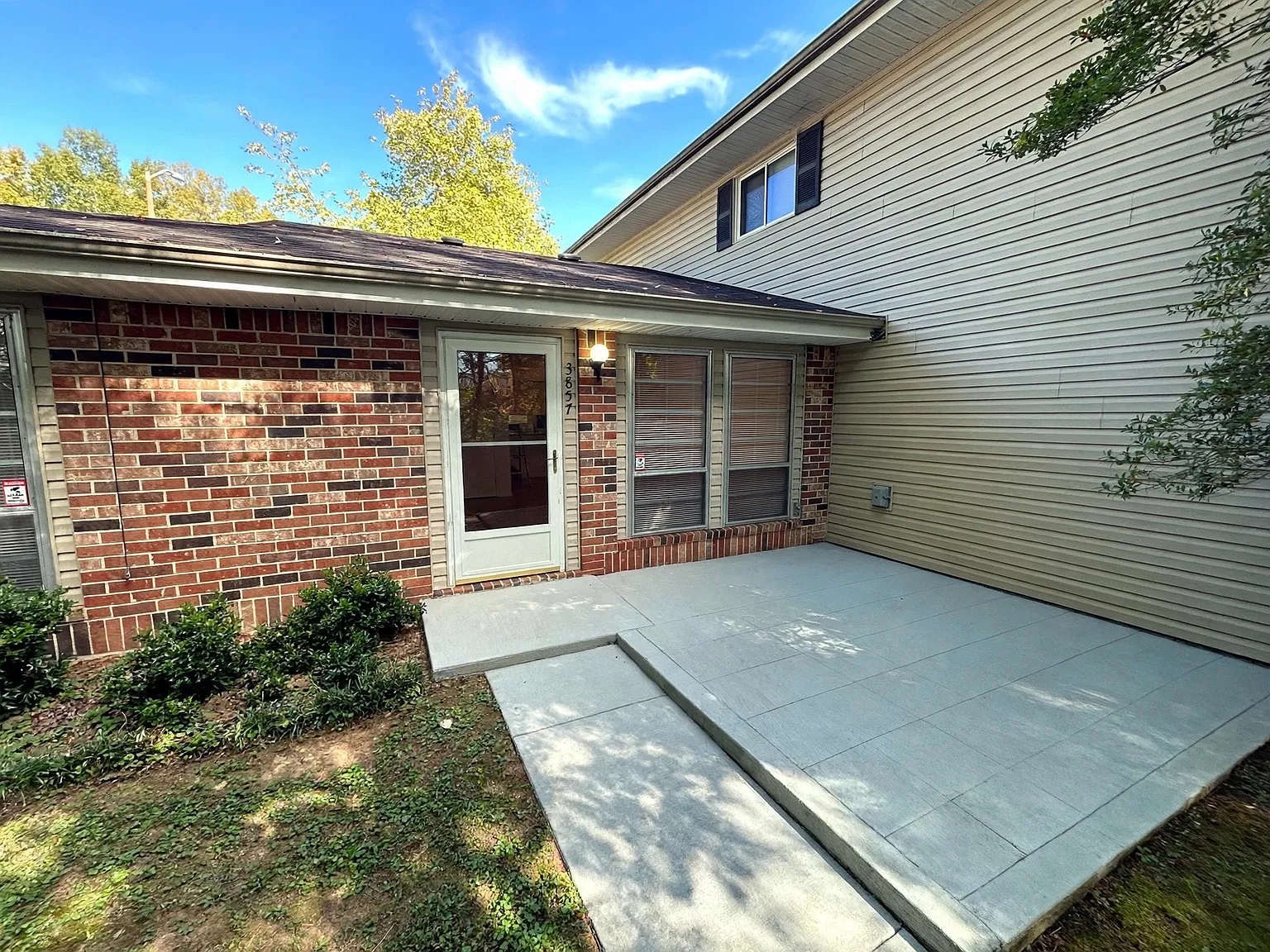 2 bed, 840 sqft, $1,400 — Photo 3
